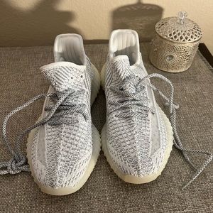 Yeezy boost adidas shoes size 7.5 white brand new